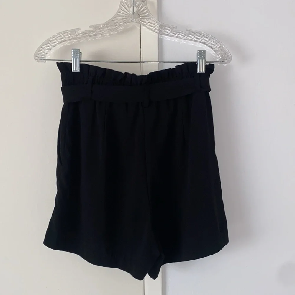 Like new! DRESSY PAPERBAG BLACK SHORTS BY H&M SIZE 4 - Picture 3 of 9